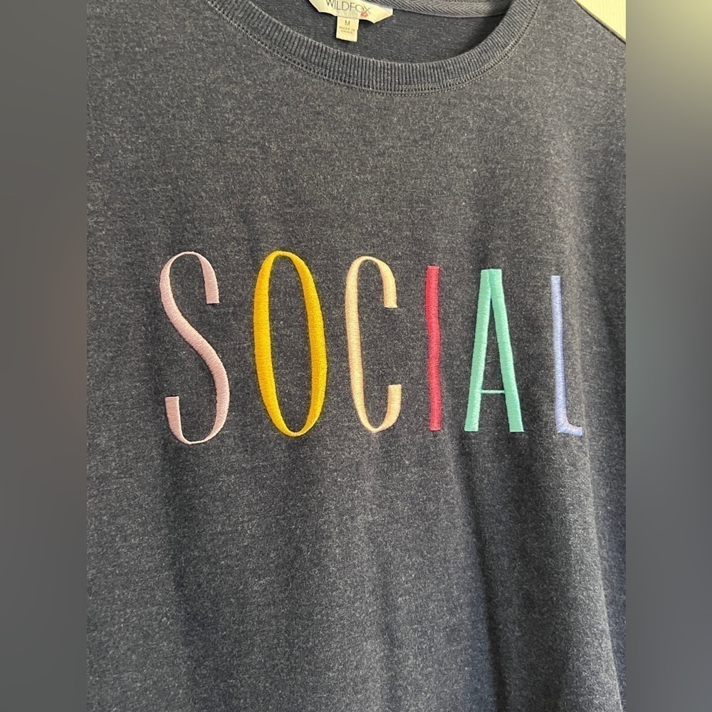 2 for $10 | WILDFOX “SOCIAL” Statement Crewneck Sweatshirt Heathered Size Medium - Picture 3 of 12